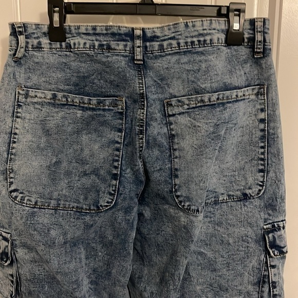 Refuge Baggy OVERSIZED‎ 12” wide leg Cargo women’s L pocket Jeans heavy wash NWT - Picture 10 of 16